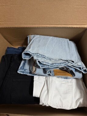 Box of Branded jeans size 4/27